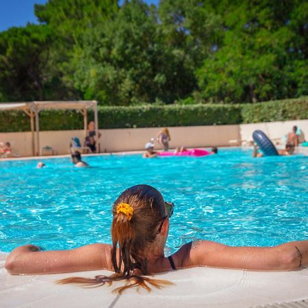 Camping La Sousta**** Remoulins Ngoại thất bức ảnh