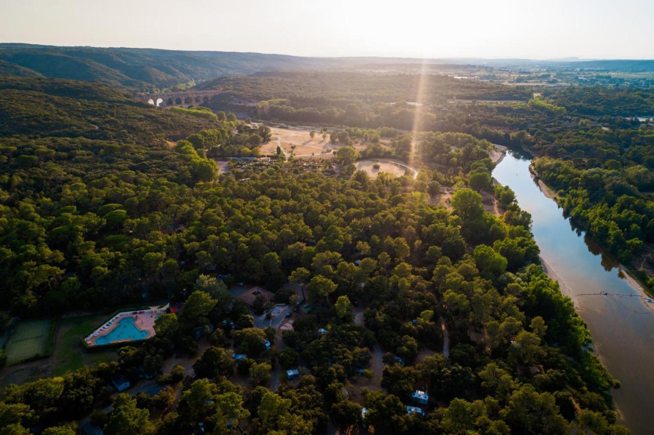 Camping La Sousta**** Remoulins Ngoại thất bức ảnh