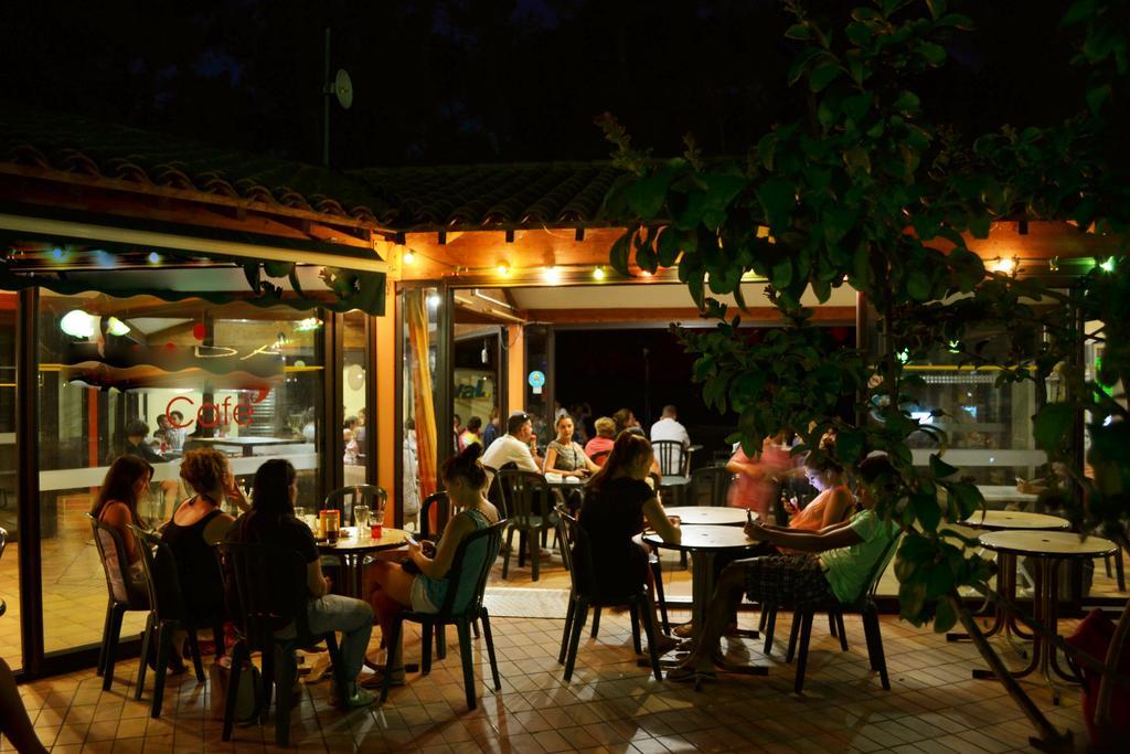 Camping La Sousta**** Remoulins Ngoại thất bức ảnh