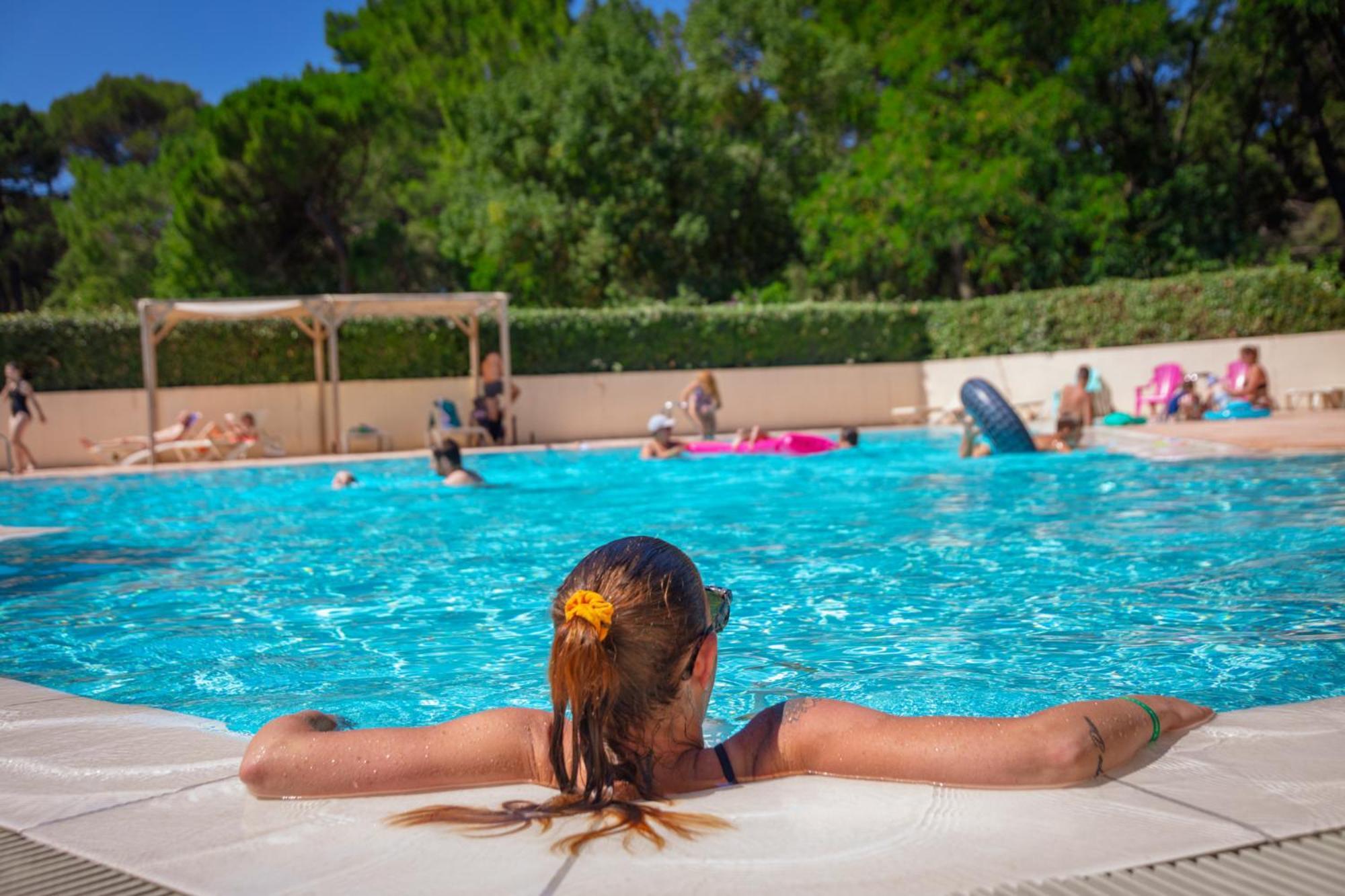 Camping La Sousta**** Remoulins Ngoại thất bức ảnh