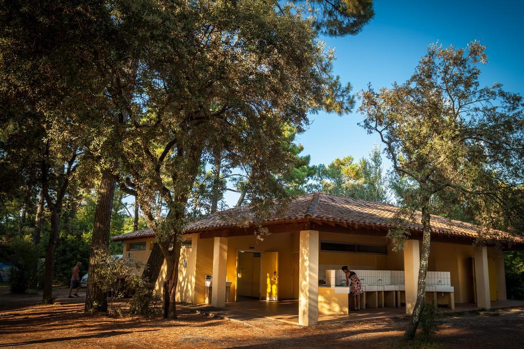 Camping La Sousta**** Remoulins Ngoại thất bức ảnh