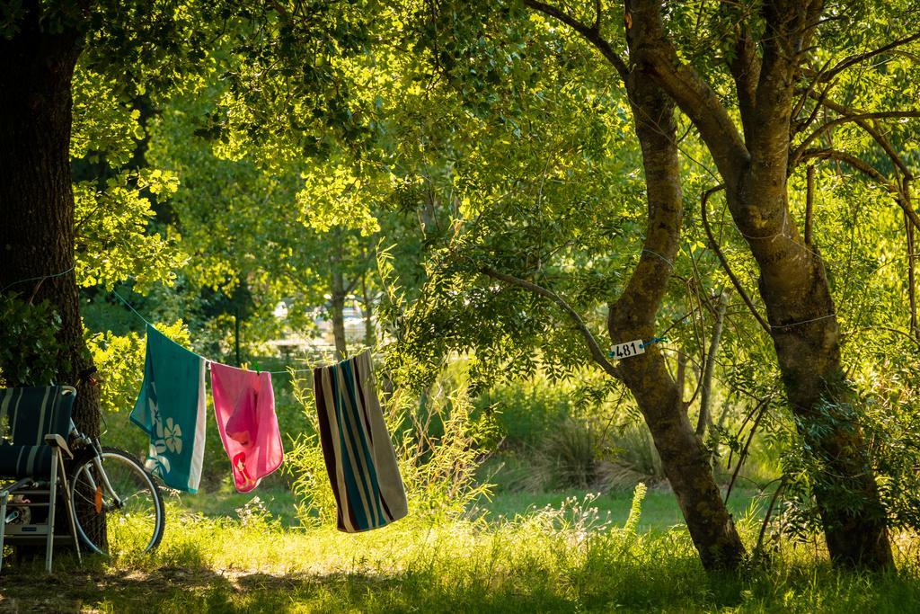 Camping La Sousta**** Remoulins Ngoại thất bức ảnh