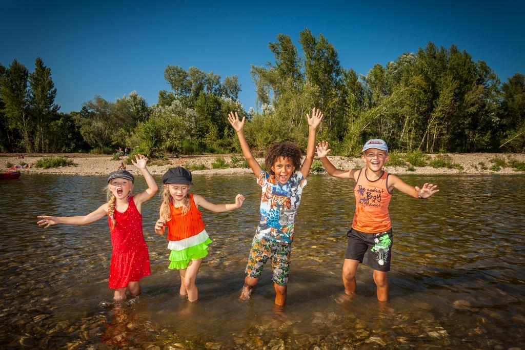 Camping La Sousta**** Remoulins Ngoại thất bức ảnh