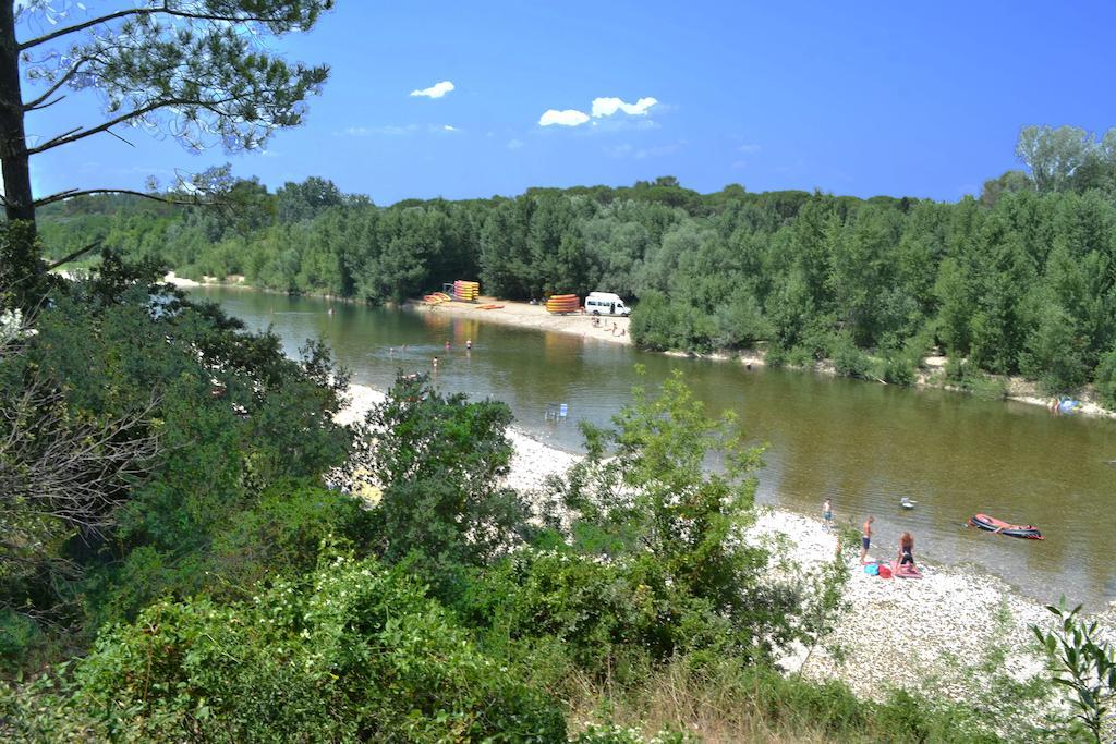 Camping La Sousta**** Remoulins Ngoại thất bức ảnh