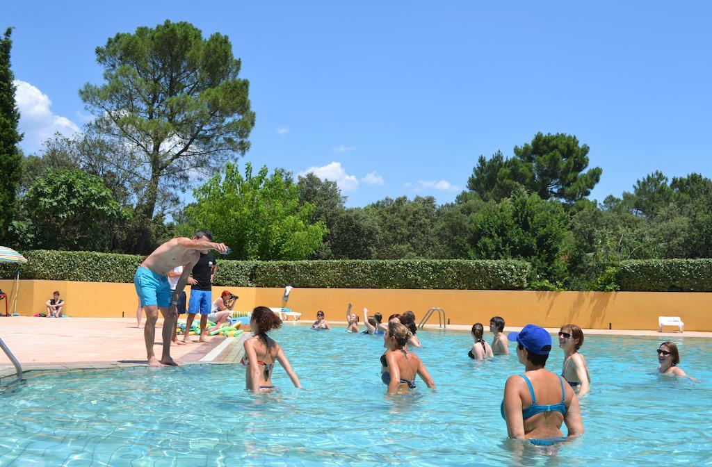 Camping La Sousta**** Remoulins Ngoại thất bức ảnh