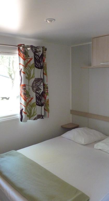 Camping La Sousta**** Remoulins Phòng bức ảnh