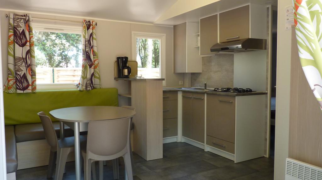 Camping La Sousta**** Remoulins Phòng bức ảnh